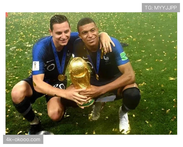 巴黎圣日耳曼主场迎战里昂，姆巴佩与拉卡泽特的对决成焦点